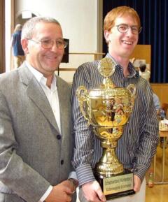 Thomas Wiedmann als Verbandsspielleiter links