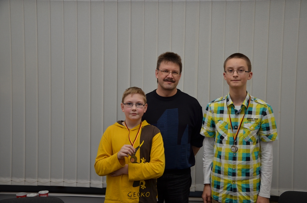Sieger der Gruppe A und Turnierleiter Martin Zebandt (2.v.l.) es fehlt Platz 1 : Gerold Reif / Platz 2 : Oliver Omert (3.v.l.) / Platz 3 : Manuel Zebandt (1.v.l.)