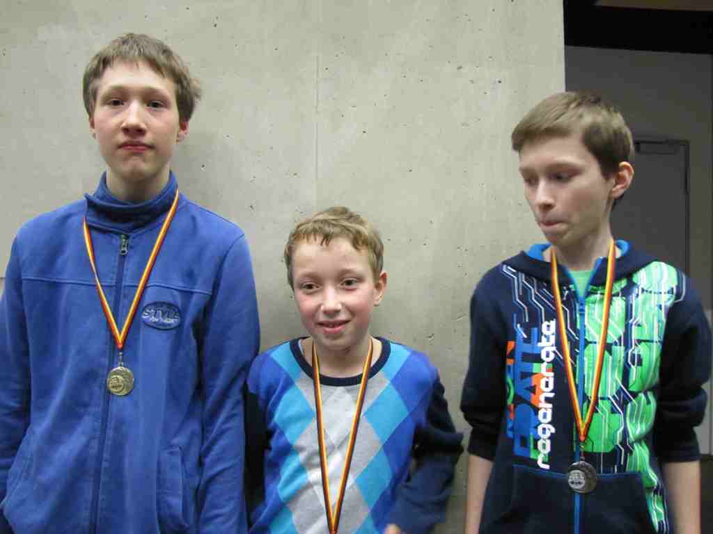 Sieger der Gruppe B Platz 1 : Jan Fuchsloch (1.v.l.) / Platz 2 : Viktor Matancic (3.v.l.) / Platz 3 : Simon Baron (2.v.l.)